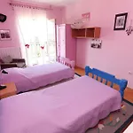 House Mrcela 200m From Дом отдыха *