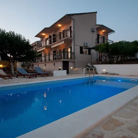 House Mrcela 200m From