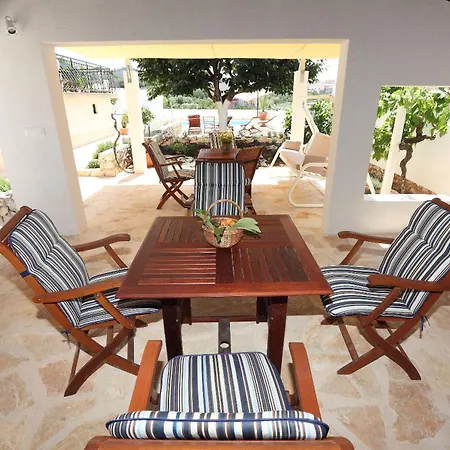 Vakantiehuis House Mrcela 200m From *