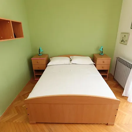 House Mrcela 200m From Vikendica *