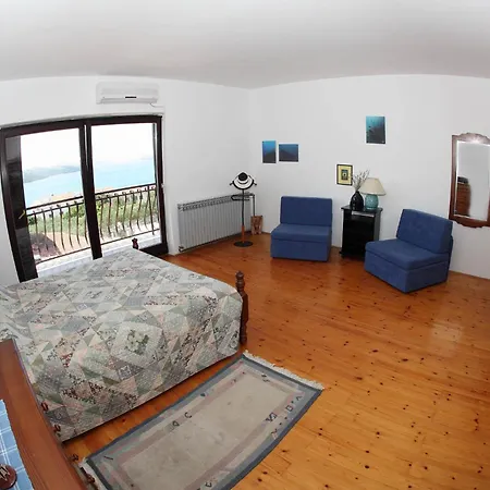 House Mrcela 200m From Vakantiehuis