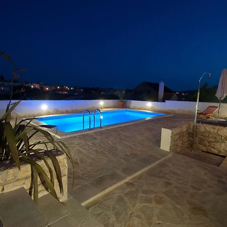 Vikendica House Mrcela 200m From Trogir