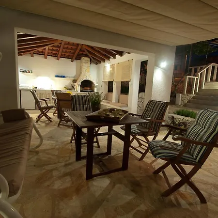 House Mrcela 200m From *