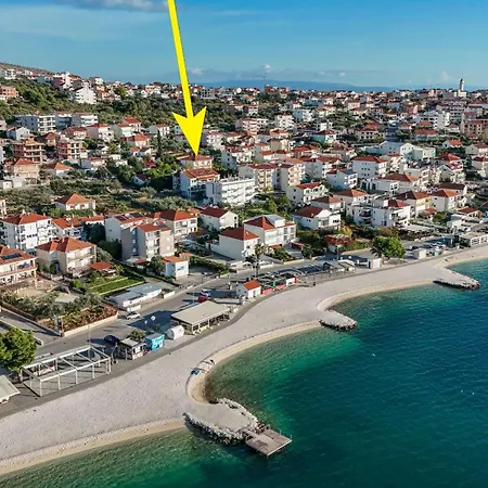 House Mrcela 200m From *