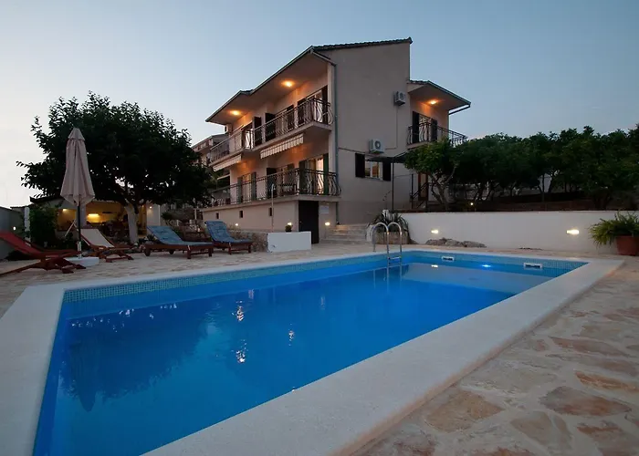 House Mrcela 200m From