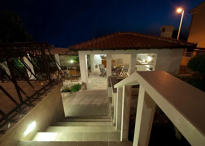 House Mrcela 200m From *