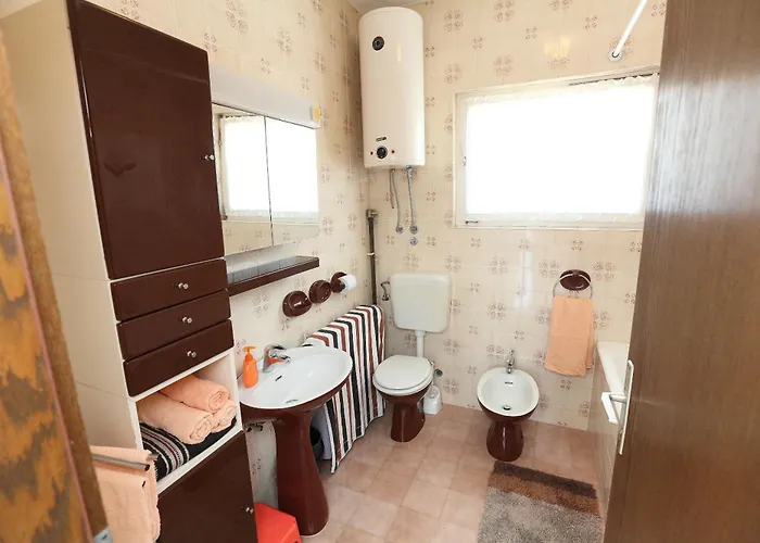 House Mrcela 200m From Trogir