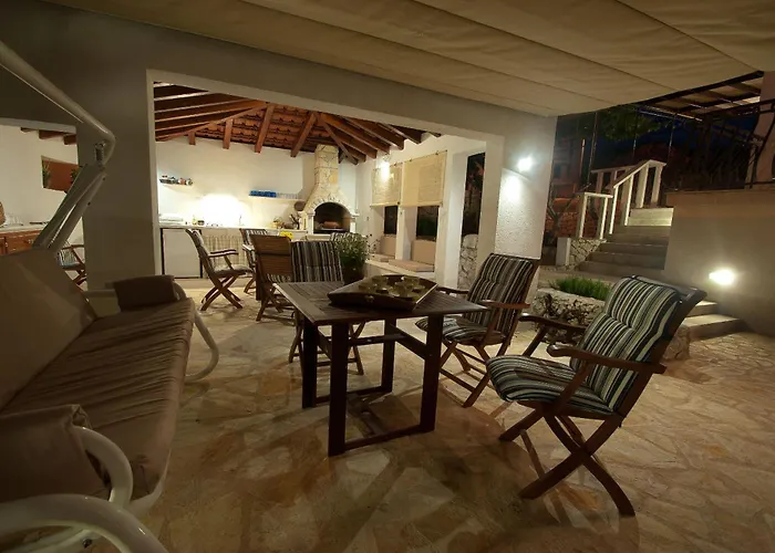 House Mrcela 200m From *