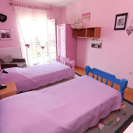 House Mrcela 200m From Дом отдыха *