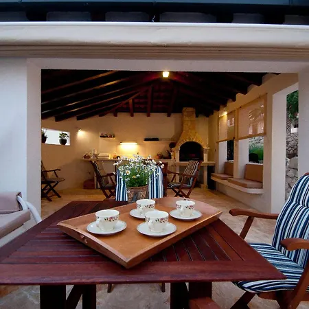 House Mrcela 200m From Nyaraló