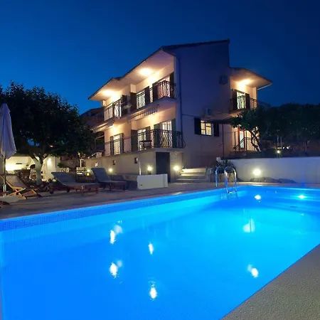 House Mrcela 200m From * Трогир