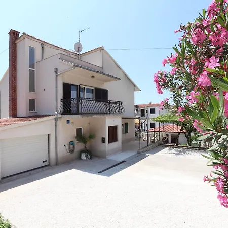 House Mrcela 200m From Nyaraló