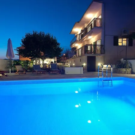 House Mrcela 200m From Ferienhaus