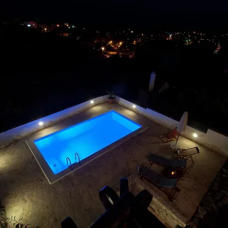 Дом отдыха House Mrcela 200m From *