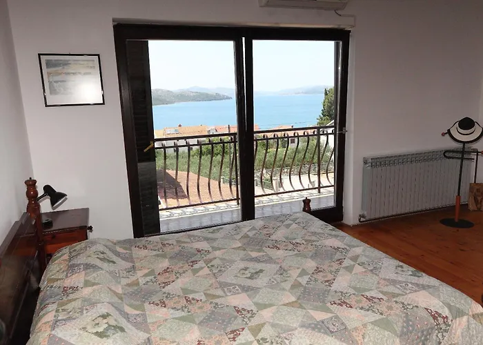 House Mrcela 200m From Hébergement de vacances