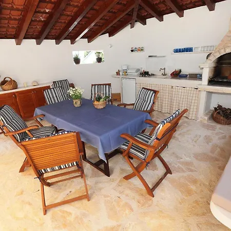 Будинок відпочинку House Mrcela 200m From Трогір