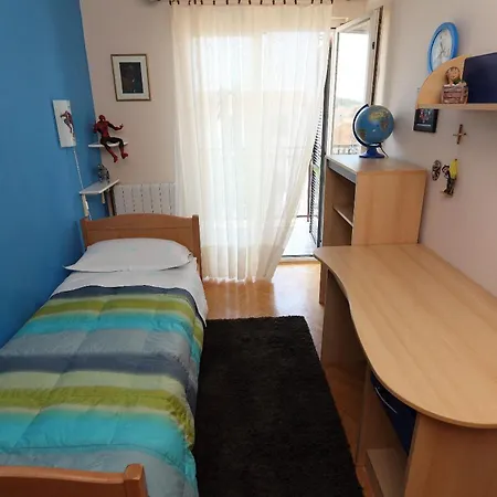 Будинок відпочинку House Mrcela 200m From Трогір