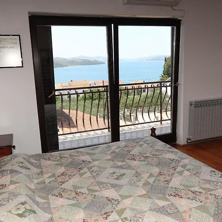 House Mrcela 200m From Будинок відпочинку